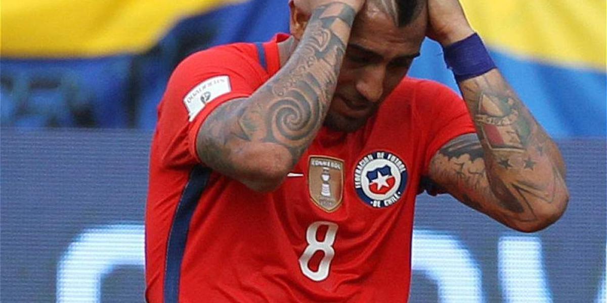 El jugador chileno Arturo Vidal se lamentó tras perder una oportunidad de anotar en el juego.