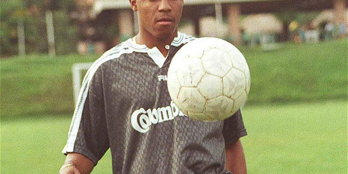 El delantero Víctor Bonilla llegó al Deportivo Cali en 1991. Su mejor momento en el equipo fue en 1998 cuando consiguió el segundo título de Liga colombiana y se proclamó como el máximo goleador.