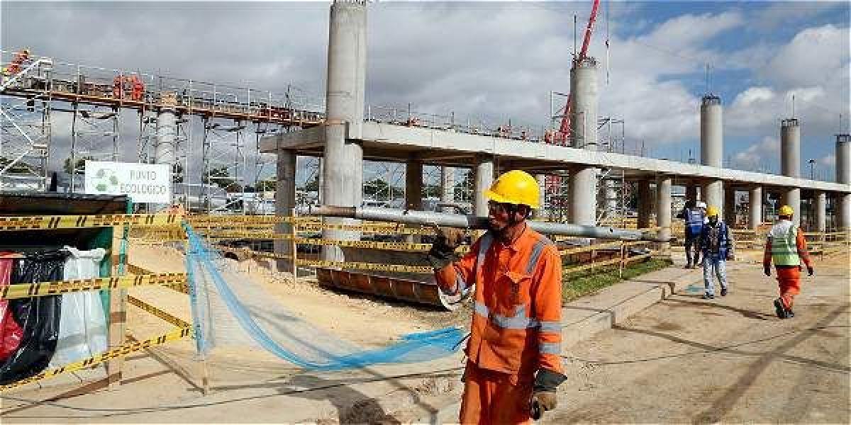 La construcción de las pilonas del cable aéreo de Ciudad Bolívar ya se puede apreciar.