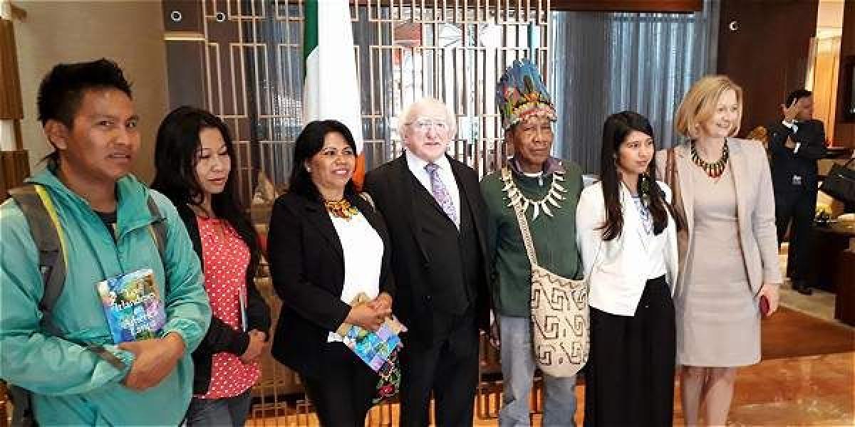 El presidente de Irlanda, Michael D. Higgins, y su embajadora para la región, Sonja Hyland, recibieron en Bogotá a una delegación de indígenas del Alto Putumayo.