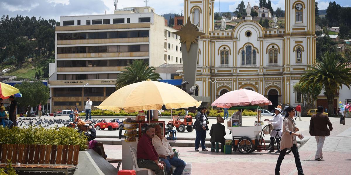 Buena parte de los vendedores ambulantes de Sogamoso se ubica en la Plaza de La Villa y en las carreras décima, 11 y 12 en el centro de la ciudad.