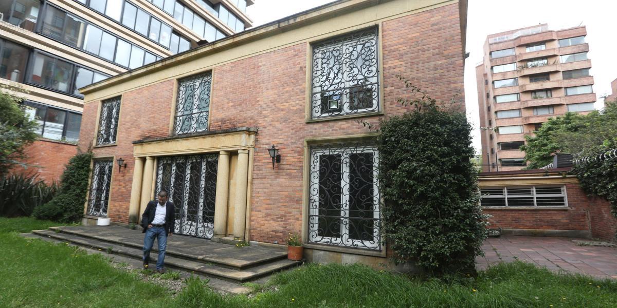 La antigua embajada fue diseñada por Bruno Violi.
