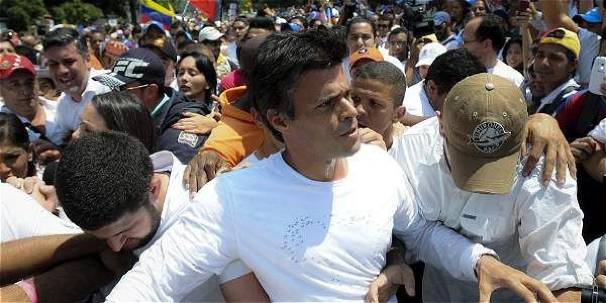 El líder opositor Leopoldo López fue condenado a casi 14 años de prisión.