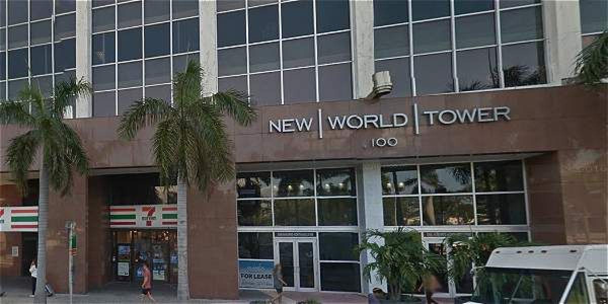 El edificio está ubicado a lo largo de Biscayne Blvd, en Miami.