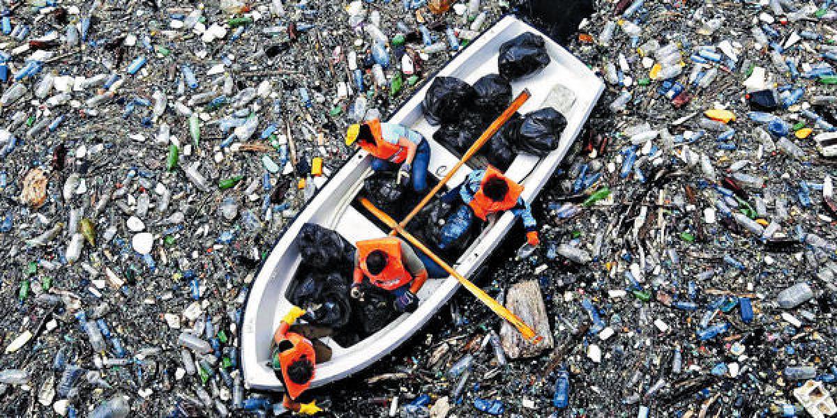 Cerca de 8 millones de toneladas de plástico se vierten cada año en el mar.