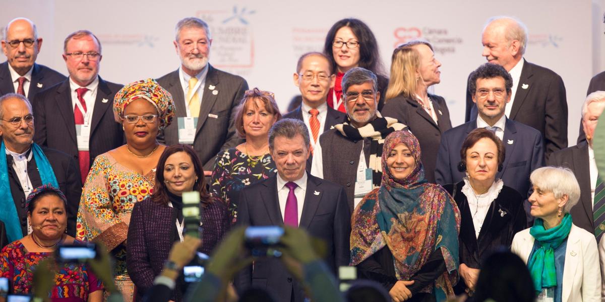El presidente Juan Manuel Santos, en la décima sexta Cumbre Mundial de los Premios Nobel de Paz, realizada en días pasados por la Cámara de Comercio de Bogotá.