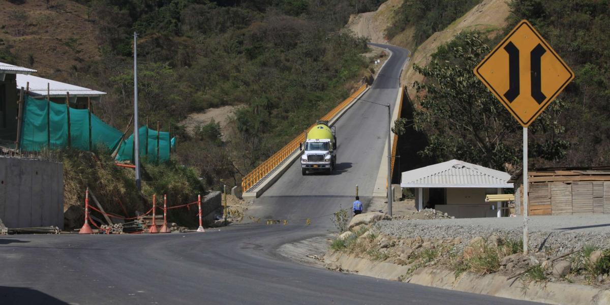 La vía a Valdivia ya cuenta con licencia ambiental. Se hará una conexión para llegar a El Aro