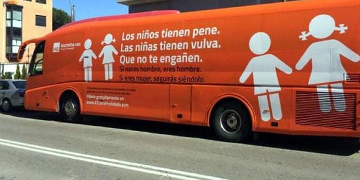 El bus recorrió las calles de Madrid el lunes y en la tarde del martes fue inmovilizado.
