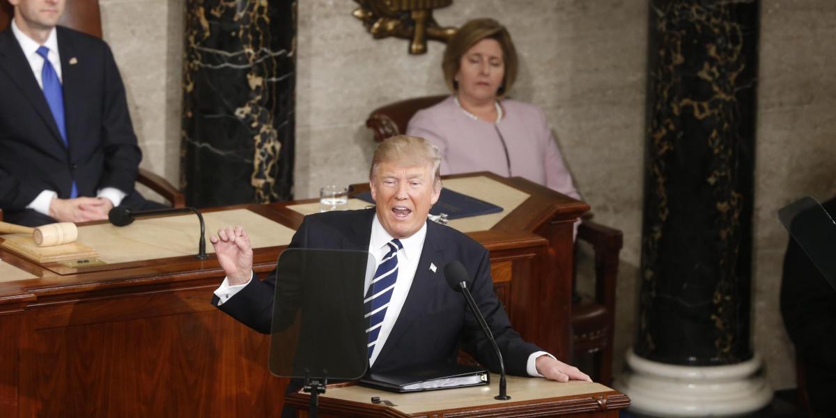Donald Trump ofrece su primer discurso en una sesión conjunta del Congreso en la Cámara de Representantes.
