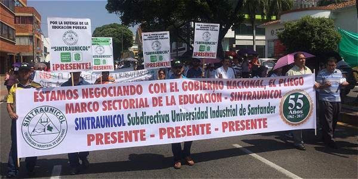 Marcha de docentes en Bucaramanga.