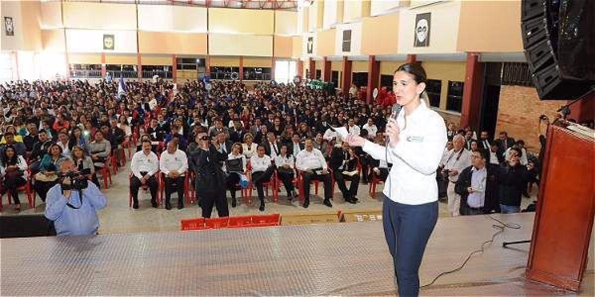 La Ministra Yaneth Giha realizó varios anuncios en su visita y felicitó a docentes y estudiantes de la ciudad.