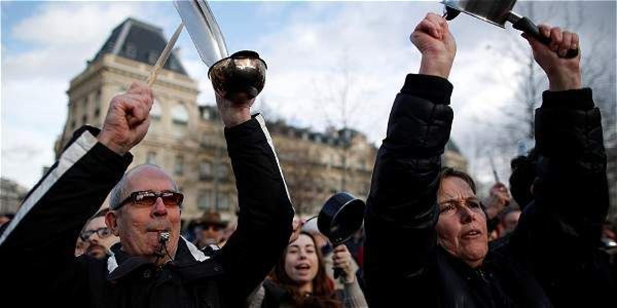 En la plaza de la República de la capital francesa, cientos de manifestantes protestaron el domingo pasado contra la corrupción política.