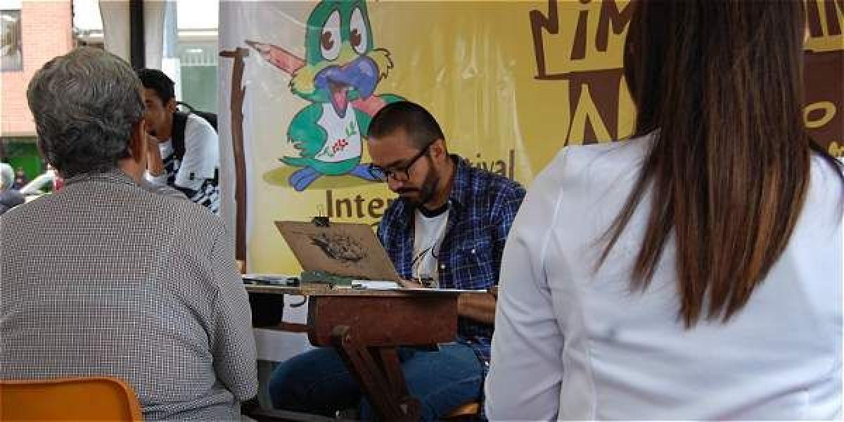 Caricaturistas como 'Jairo A', 'Calarcá', 'Feroz', 'Pinto' y otros, se reunieron para Caricaturear en vivo.