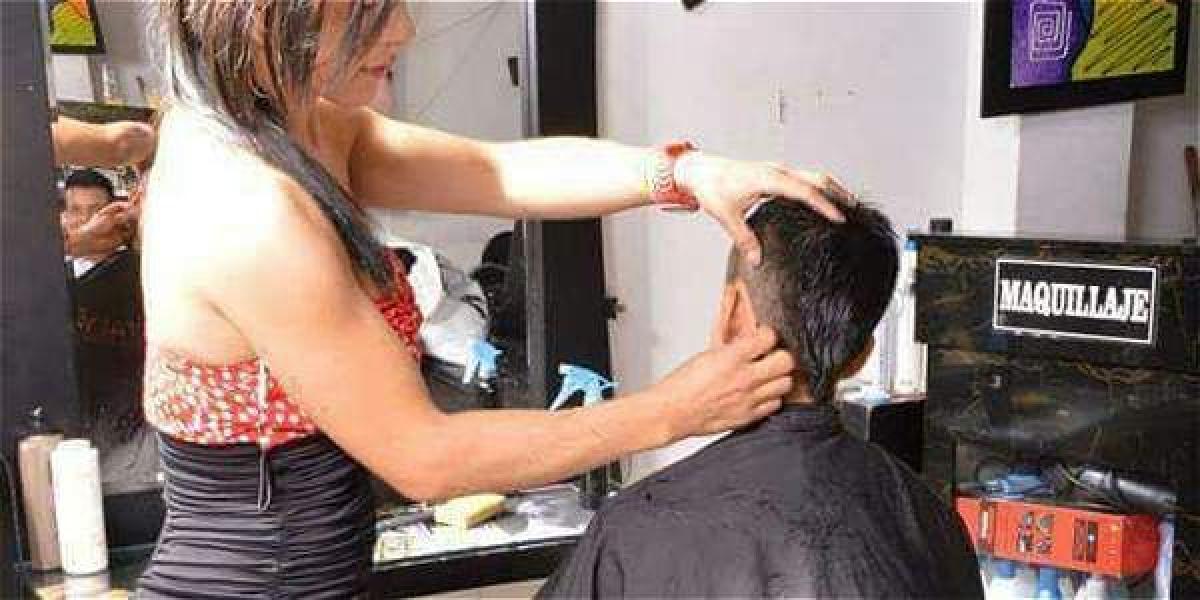 Sharyk Yohanna González tiene una peluquería en Guamal.