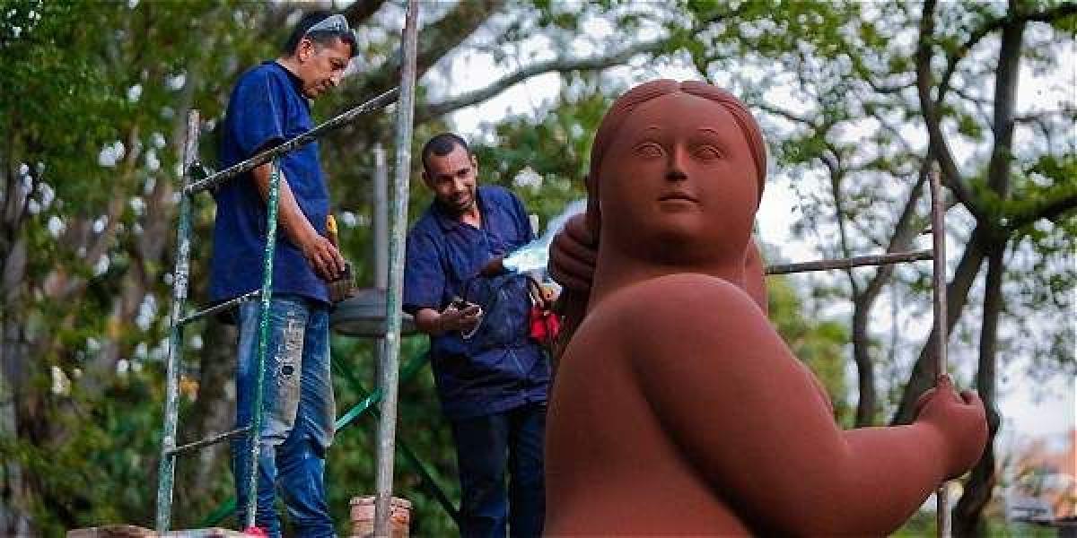 La escultura, ubicada desde el 2010, pesa alrededor de 1.000 kilogramos.