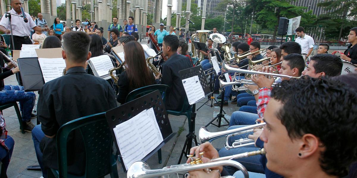 Los ensayos en las 27 escuelas de música, distribuidas en 14 barrios de Medellín, recomenzaron para 4.600 estudiantes.