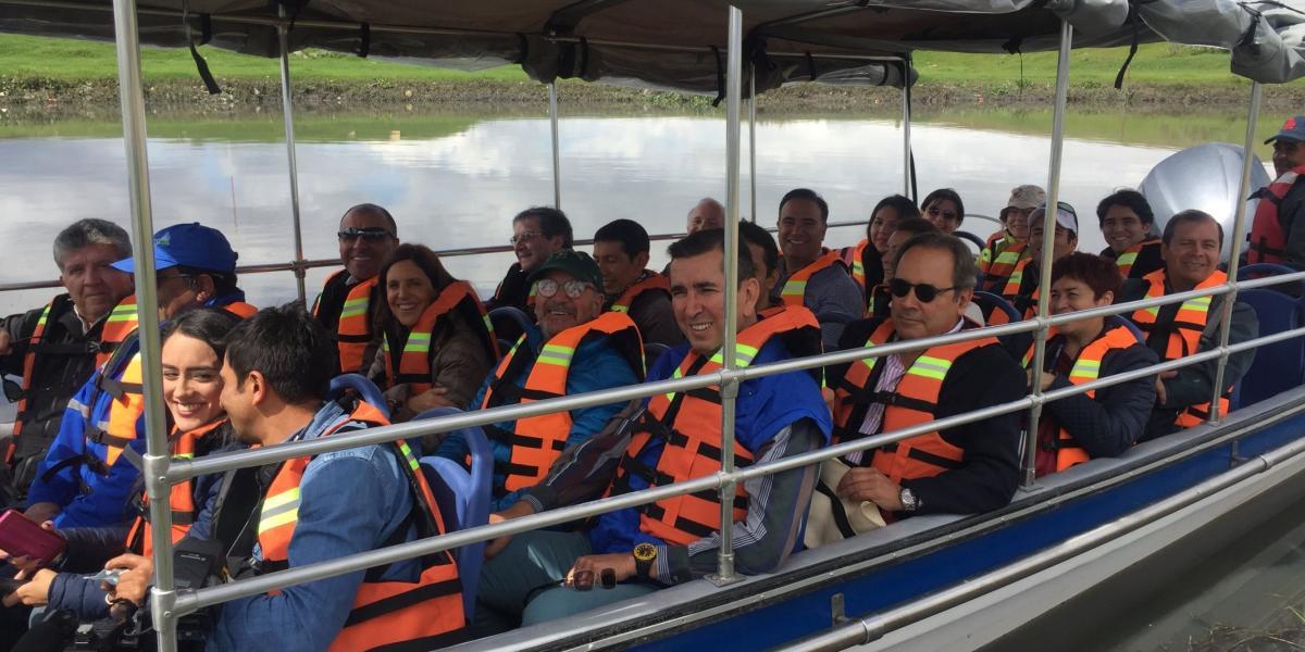 Empresarios liderados por la fundación ProBogotá recorrieron el río Bogotá, entre Fontibón y Soacha.