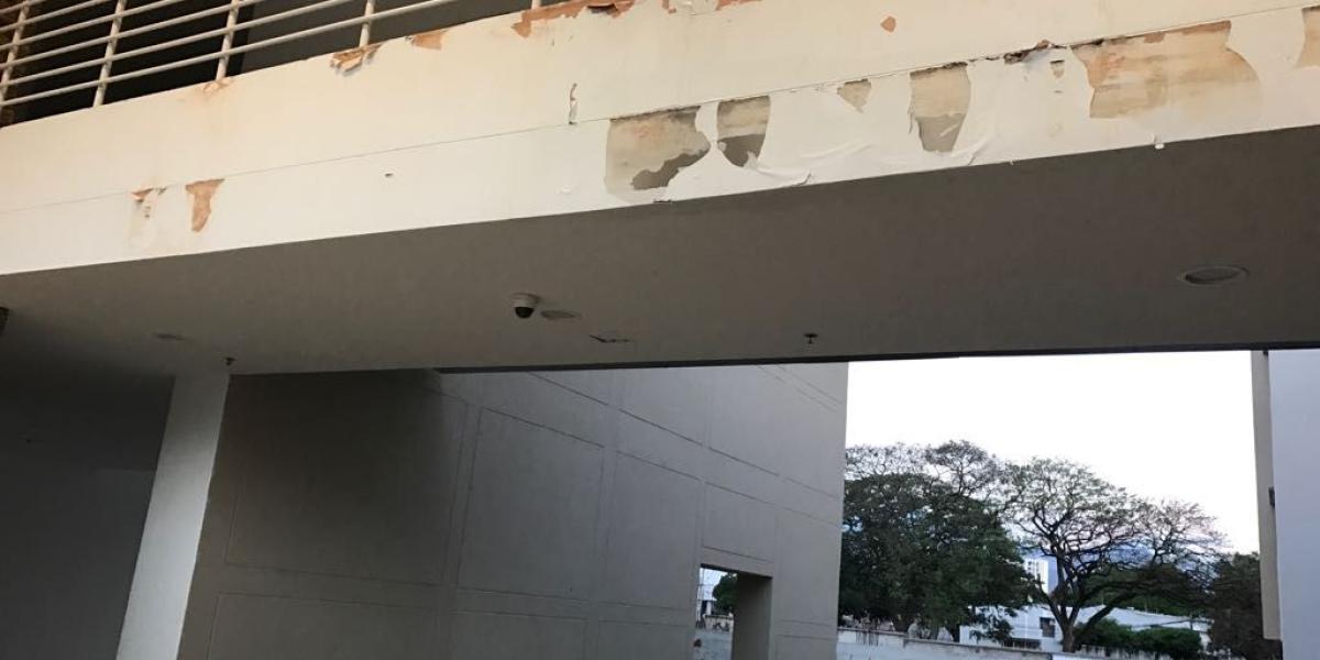 Este es uno de los daños que reportan los dueños de  Multicentro, en Valledupar.