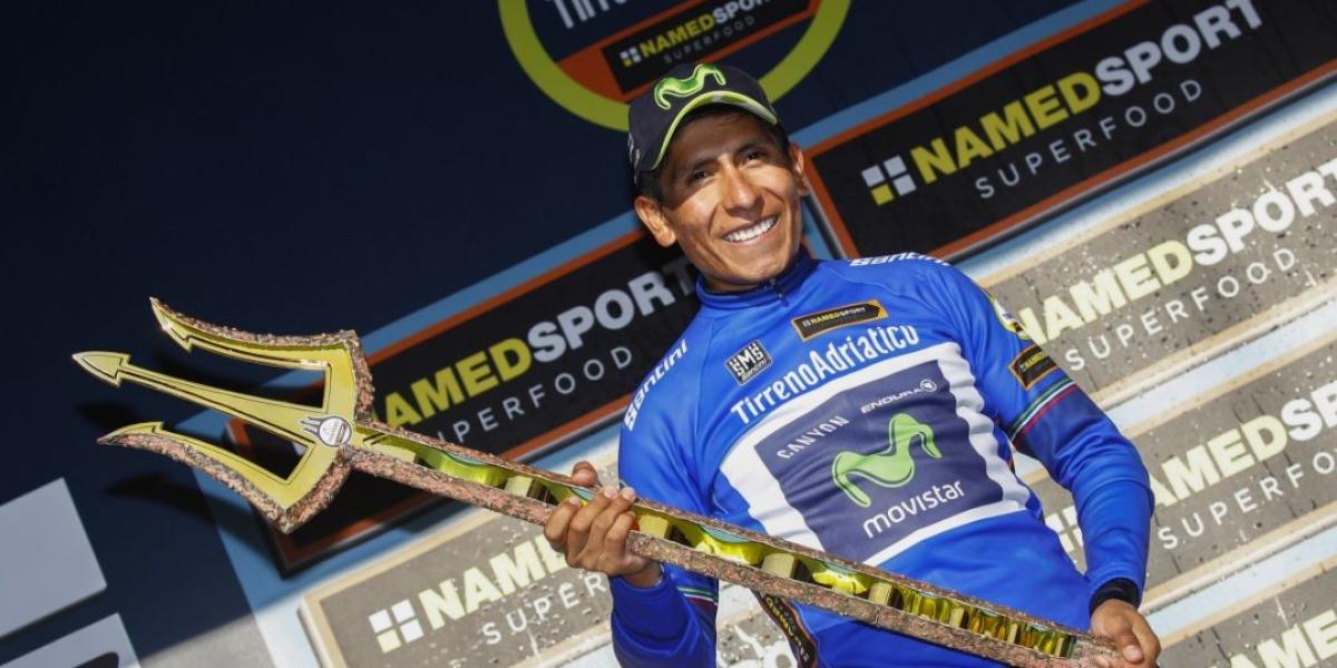 Nairo Quintana muestra su tridente de campeón.