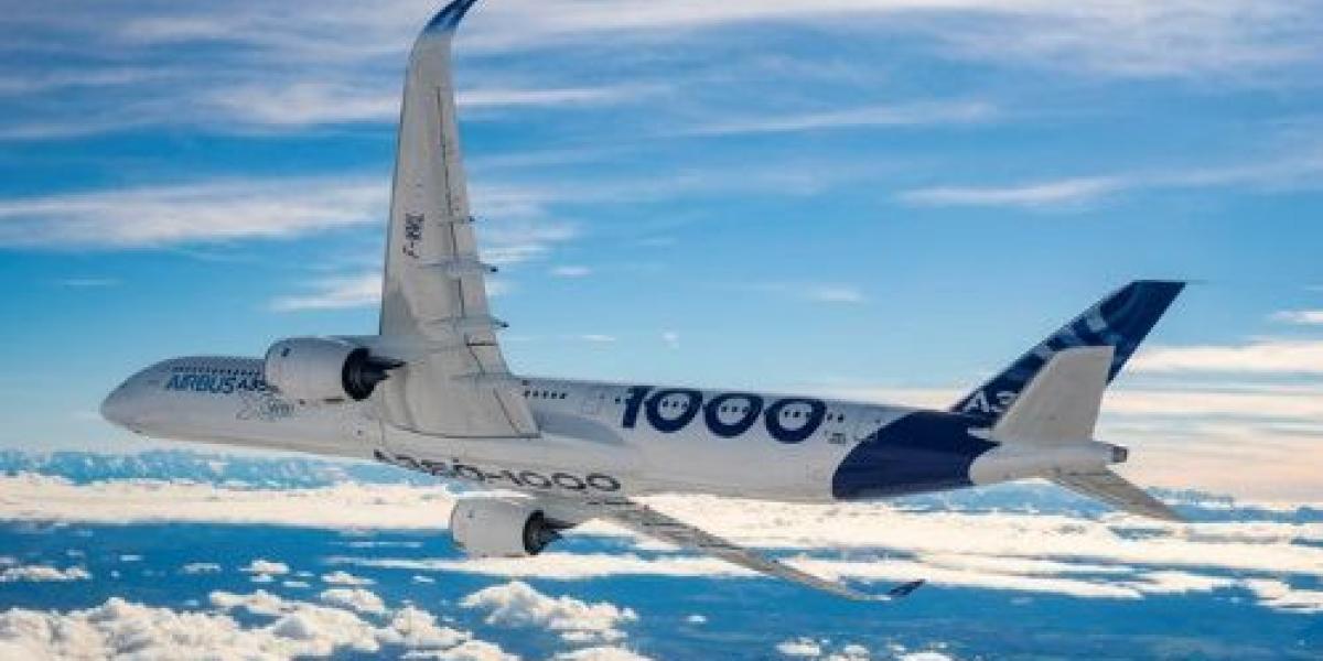 La aeronave A350-1000, que tiene una longitud de 73,78 metros, es la última innovación de Airbus.