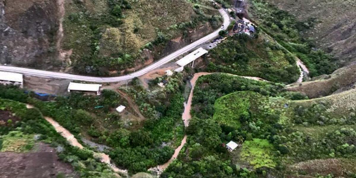 Estado del tramo de la vía Buga-Buenaventura, en el sector de La Balastrera. Cortesía: Viceministerio de Infraestructura