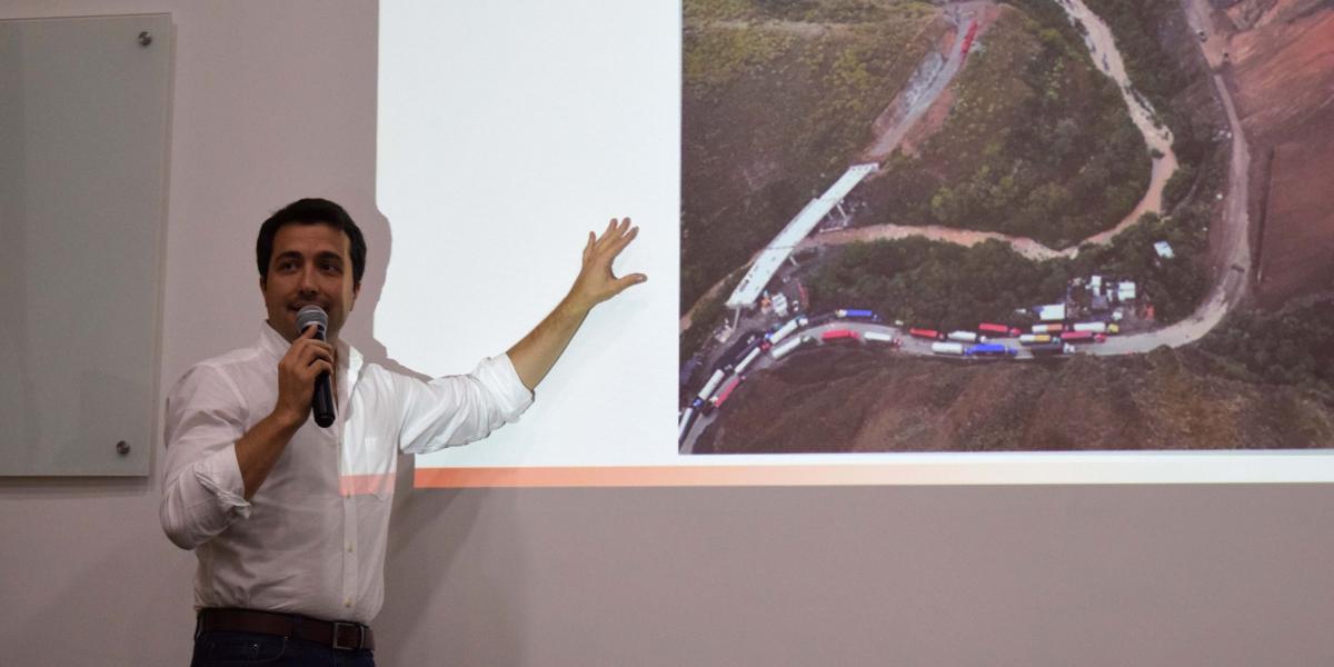 El Viceministro de Infraestructura, Dimitri Zaninovich, explicó en Cali el alcance de las soluciones para los derrumbes en la vía.