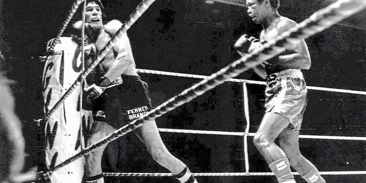 Arriba, la pelea del siglo, como fue llamado el primer combate entre Valdés y el argentino Carlos Monzón; fue el 26 de junio de 1976, por el título unificado del peso mediano. Abajo, la segunda, el 30 de julio de 1977; ambos enfrentamientos se llevaron a cabo en Mónaco. Archivo particular