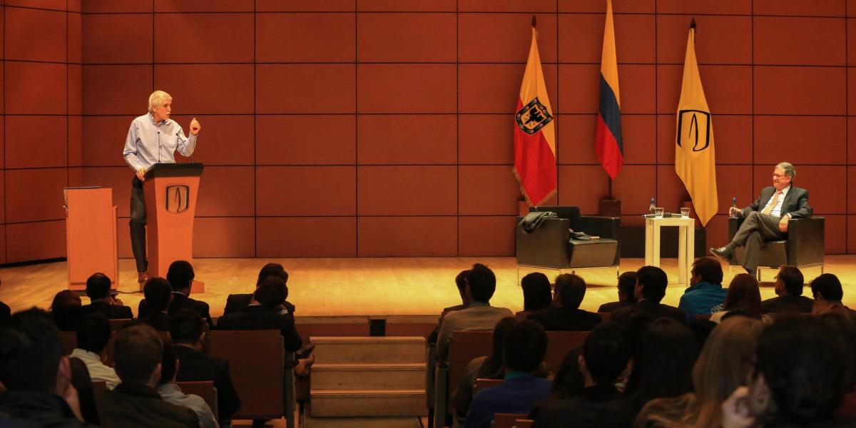 Más de 500 estudiantes y varios docentes asistieron a este evento donde el alcalde de Bogotá, Enrique Peñalosa Londoño, les respondió sobre varios temas públicos que le han cuestionado. Alcaldía Mayor.