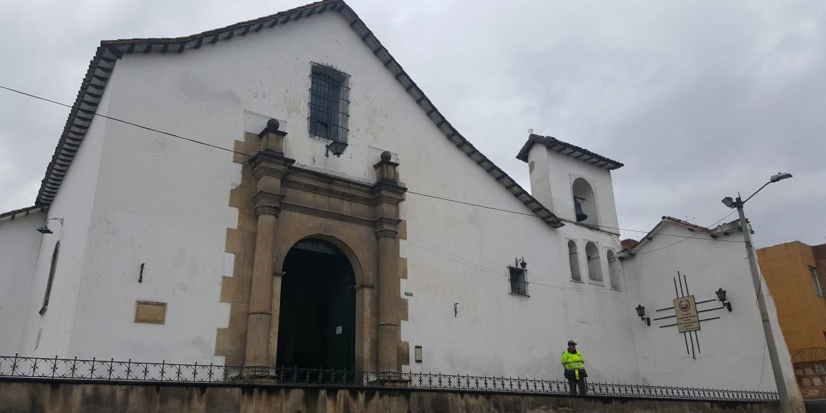 La parroquia de Santa Bárbara abre sus puertas a los feligreses del centro histórico de la ciudad todos los días pero varios de los tesoros patrimoniales que guarda están deteriorados.