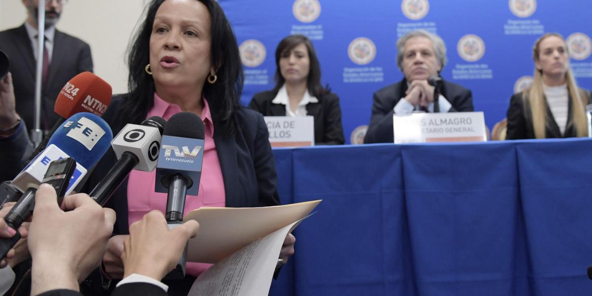 La representante de Venezuela ante la OEA, Carmen Luisa Velásquez, irrumpió en la rueda de prensa de Almagro, con Tintori y Ceballos.
