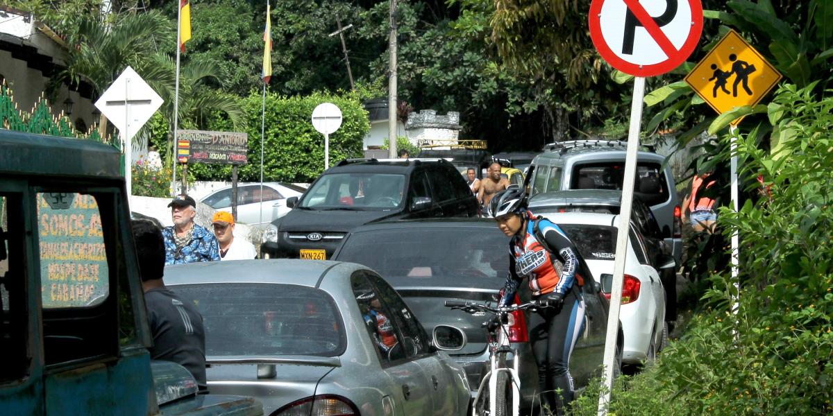 La vía que conduce de Santa Marta a Minca ha presentado congestiones debido a las nuevas medidas viales.