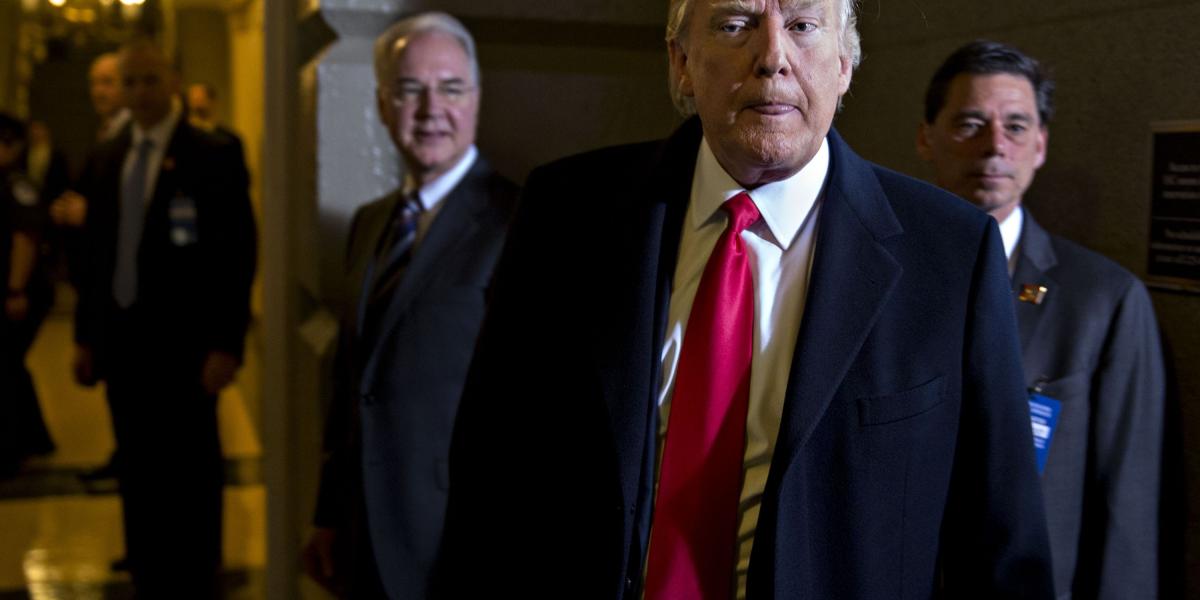 El presidente Donald Trump se reunió ayer con los congresistas republicanos de la Cámara Baja del Congreso en el sótano del Capitolio para convencerlos de apoyar su ley de salud.