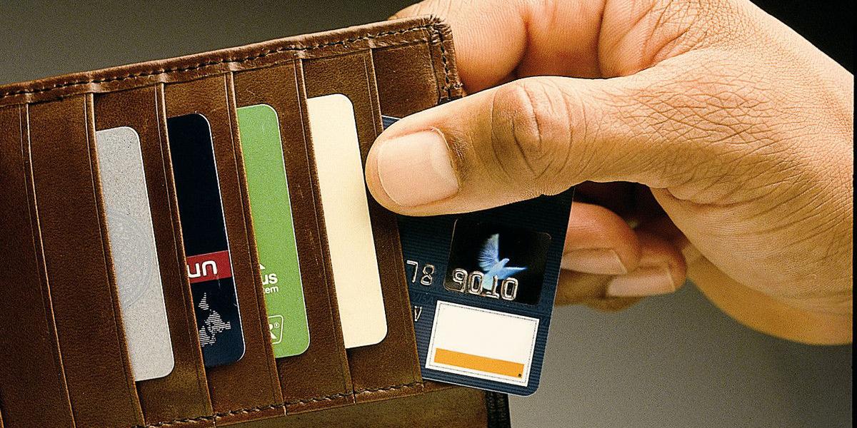 Costos de los servicios por usar tarjeta de crédito, el mayor reclamo de los colombianos a la Superfinanciera.