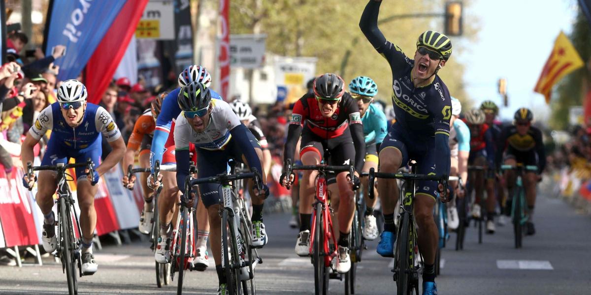 El surafricano del Orica-Scotts Daryl Impey (der.) ganó la sexta etapa de la Vuelta a Cataluña, en Reus, seguido del español Alejandro Valverde (Movistar), quien fue segundo en la fracción y mantiene el liderato.