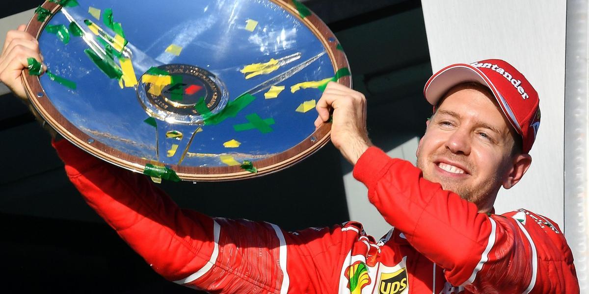 El piloto alemán Sebastian Vettel celebra su victoria en el Gran Premio de Australia de la Fórmula 1.