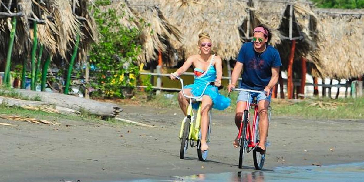 Carlos Vives y Shakira durante la grabación del video de la canción 'La bicicleta' en Barranquilla.