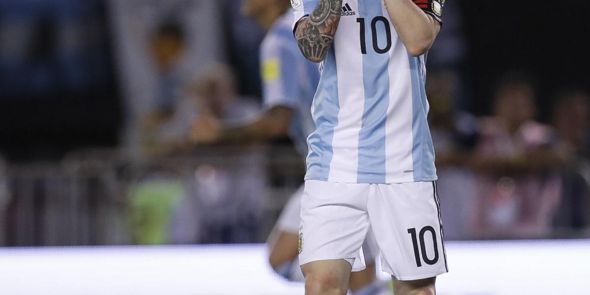 Messi insultó al juez en el partido contra Chile. Se perderá el partido de este martes contra Bolivia.