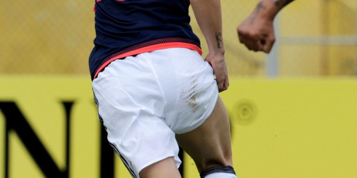 James Rodríguez celebra el primer gol de Colombia