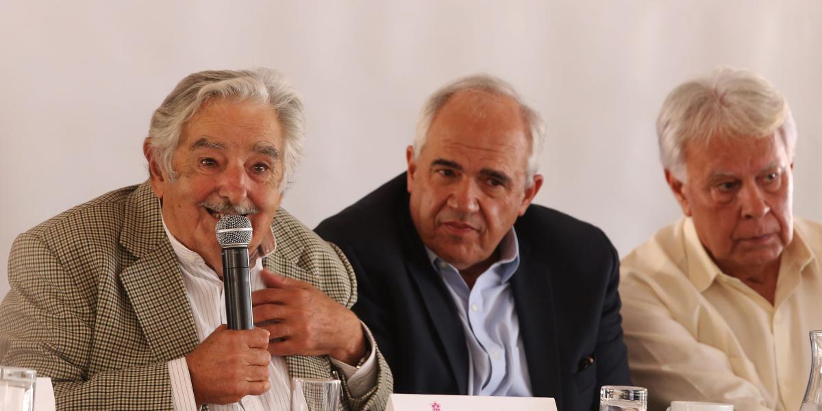 Los ex presidentes se reunieron en el hotel Intercontinental junto a integrantes de las FARC.