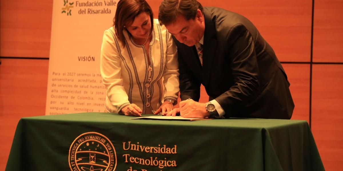 Directivos de la UTP y la Fundación Valle del Lili firmaron convenio para prácticas.