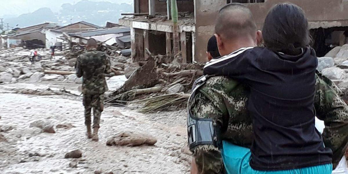 El apoyo del Ejército para las víctimas tras la avalancha en Mocoa, Putumayo.
