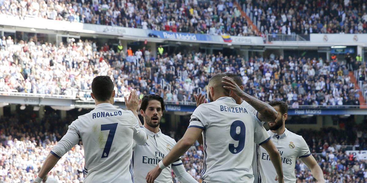 Los jugadores de Real Madrid festejan el primer gol.