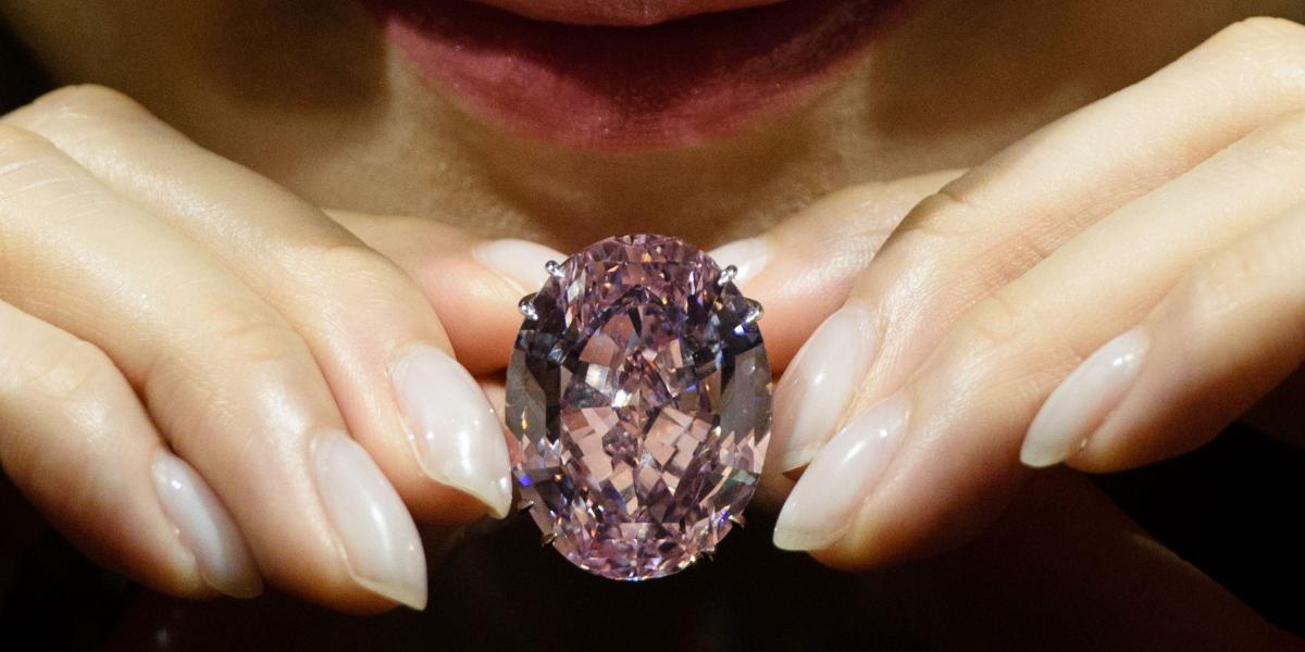 El diamante de 59,60 quilates es la gema más grande de su categoría clasificada por el Instituto Gemológico de América (GIA).