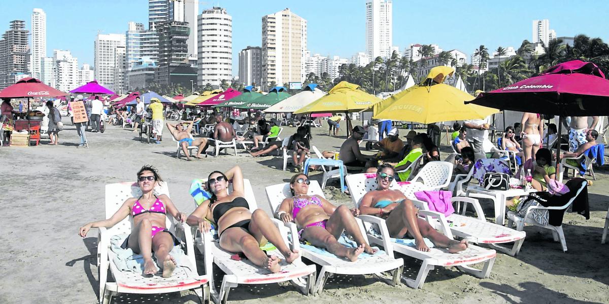 Miles de viajeros llegan desde hoy a Cartagena para la temporada de vacaciones.