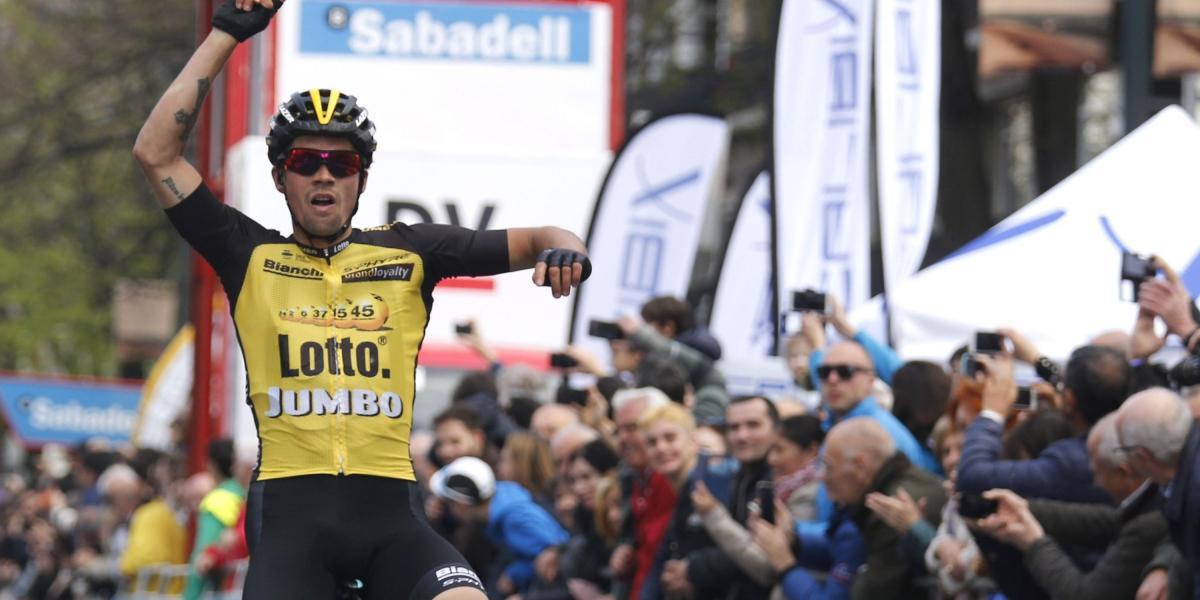 Primoz Roglic celebra el triunfo de la cuarta etapa de la Vuelta al País Vasco.