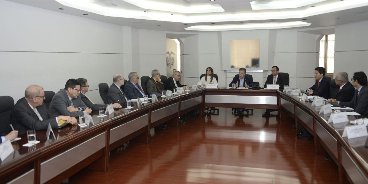 El Presidente y la ministra de Educación se reunieron con rectores de universidades públicas y privadas para discutir sobre el programa Ser Pilo Paga.