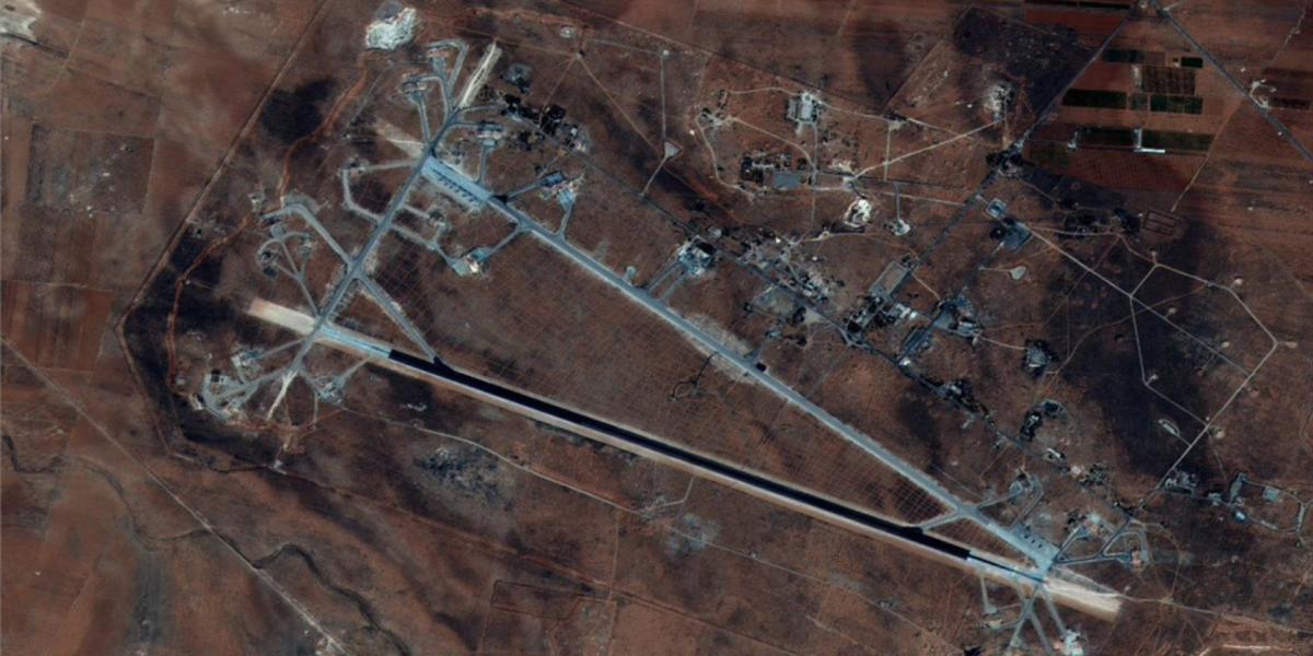 La base era conocida como lugar de almacenamiento de armas químicas antes de 2013 y del desmantelamiento del arsenal químico sirio, indicó el capitán Jeff Davis, portavoz del Pentágono.