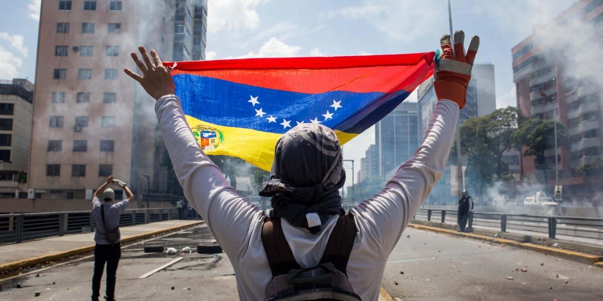 La Policía Nacional Bolivariana (PNB) de 
Venezuela impidió nuevamente el paso de la manifestación opositora hacia la sede de la Defensoría del Pueblo, en el centro de Caracas.