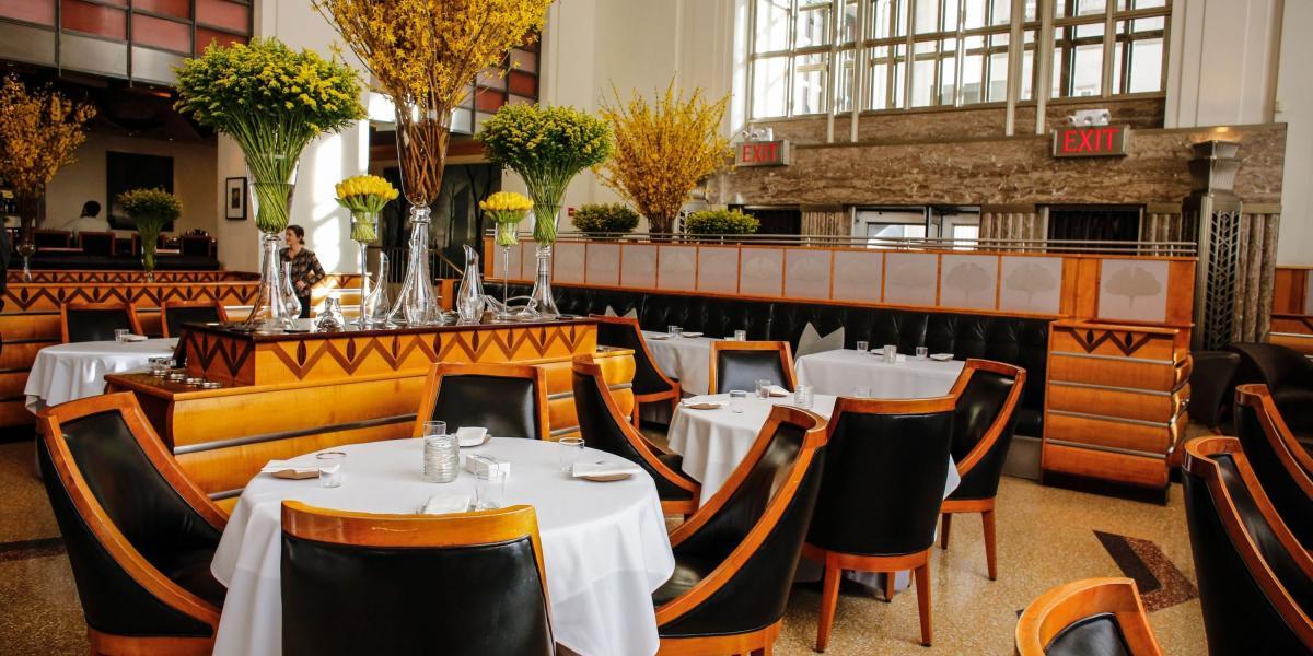 El salón comedor principal del Eleven Madison Park, en Manhattan, un restaurante con capacidad para atender a 110 personas.