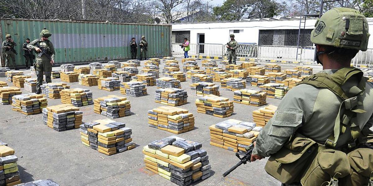 En total, la Policía Antinarcóticos incautó 6.184 kilos del alcaloide. Es uno de los cargamentos de coca más grandes vinculado al llamado ‘clan del Golfo’ detectado por las autoridades.
